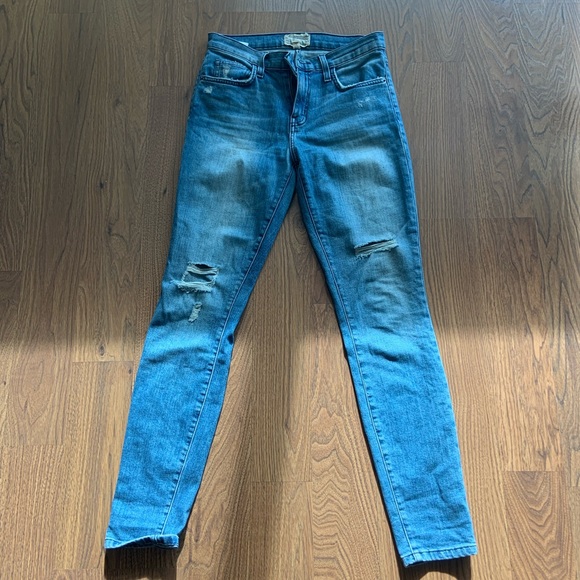 Current Elliott High Waist Ankle Skinny with subtle knee rips - Picture 3 of 5